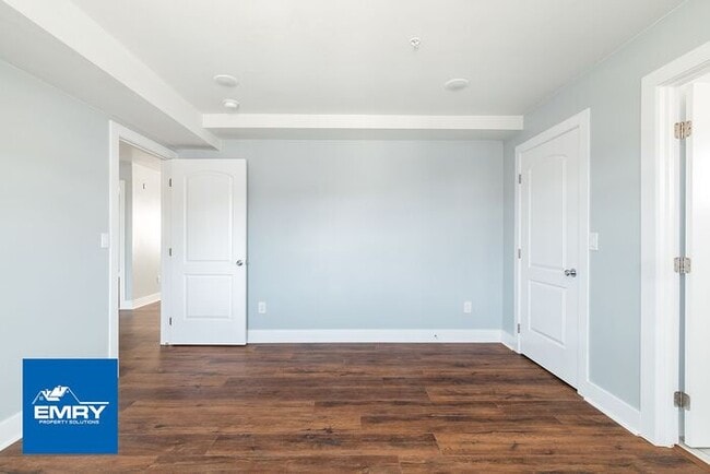 Building Photo - Gorgeous 3 Bd 2 Ba Duplex for Rent!