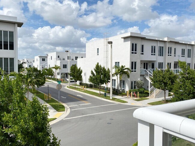 Building Photo - 10220 NW 63rd Terrace