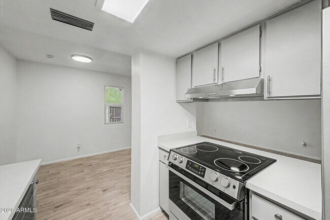 Building Photo - 5984 N 48th Ave