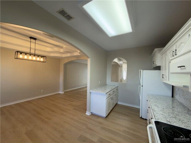 Building Photo - 19 Sumpter Ct