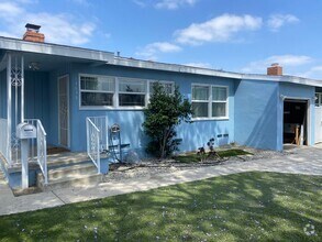 Building Photo - 2 Bedroom House for RENT with Garage and e...