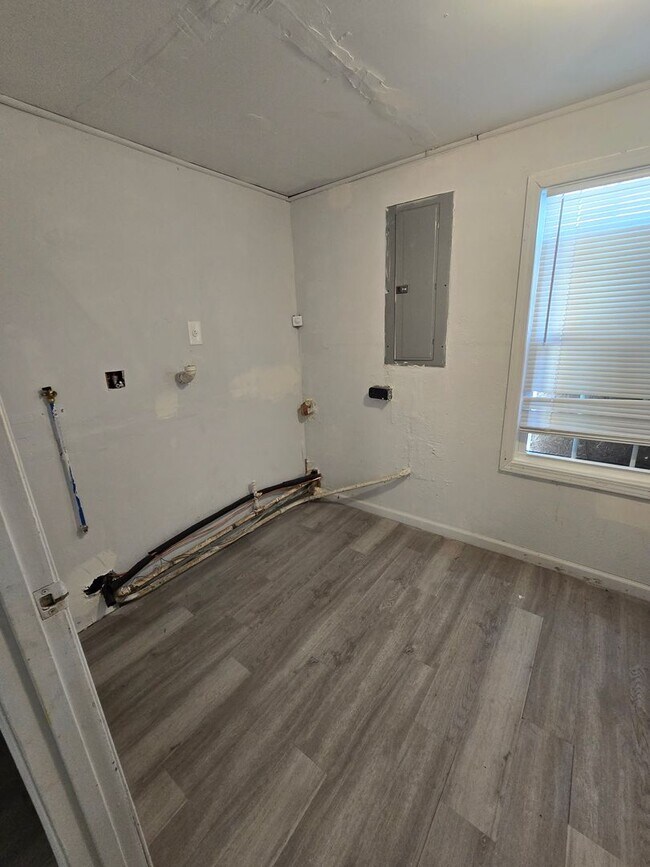 Building Photo - LIMITED TIME**1/2 OFF DEPOSIT**