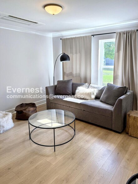 Building Photo - 110 Duke St