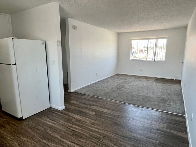 Building Photo - 324 Zenith St
