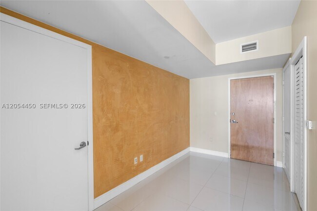 Building Photo - 350 S Miami Ave