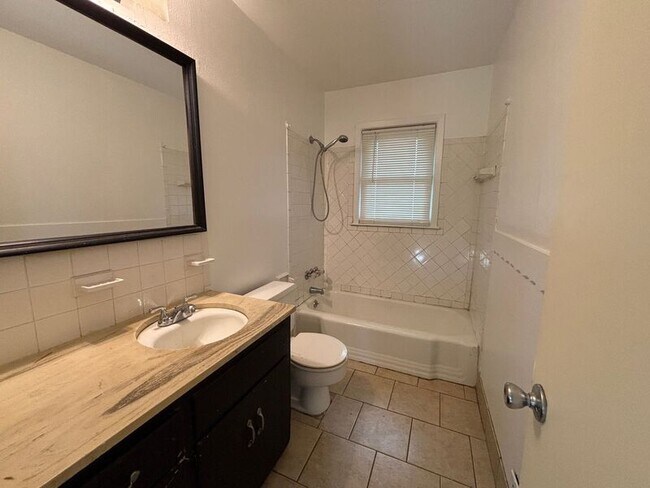 Building Photo - 14100 E 43rd St S