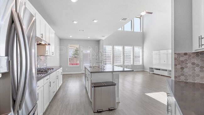 Building Photo - 2310 Olive Wy