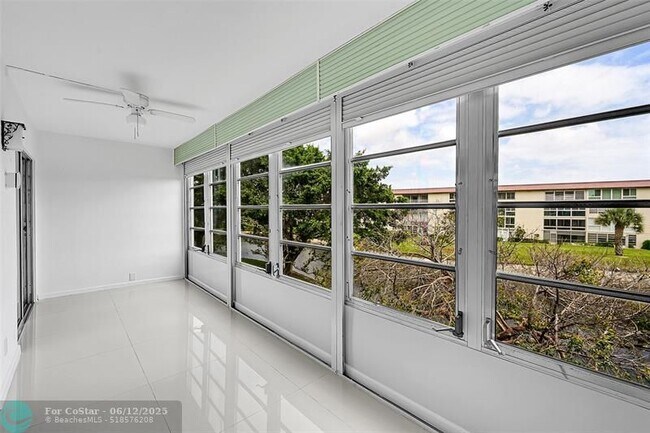 Building Photo - 3005 Portofino Isle