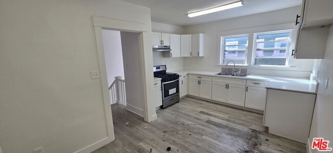 Building Photo - 712 W 46th St