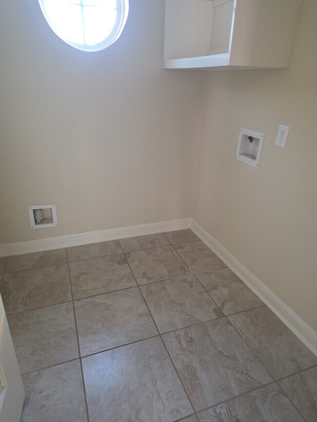 Building Photo - 15127 Calvano Dr