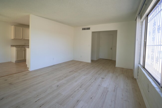 Building Photo - 3410 S Mann Ave