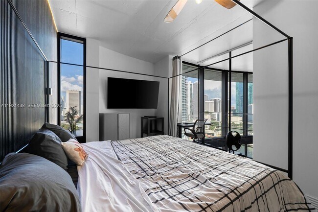 Building Photo - 690 SW 1st Ct