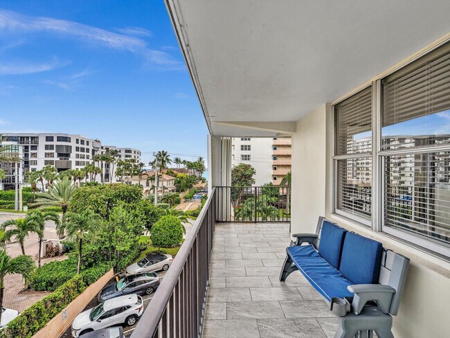 Building Photo - 1150 Hillsboro Mile