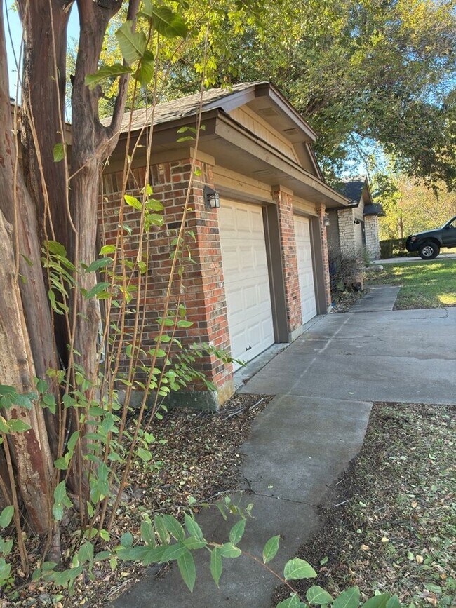 Building Photo - Completely Updated Home – Move In and Enjoy Modern Comfort!