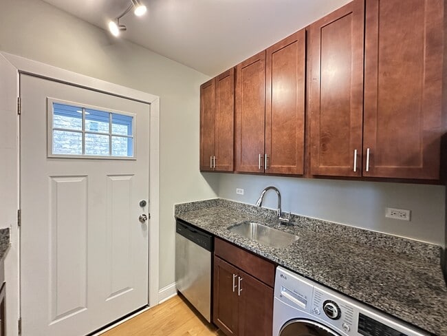 Building Photo - 550 Chestnut St