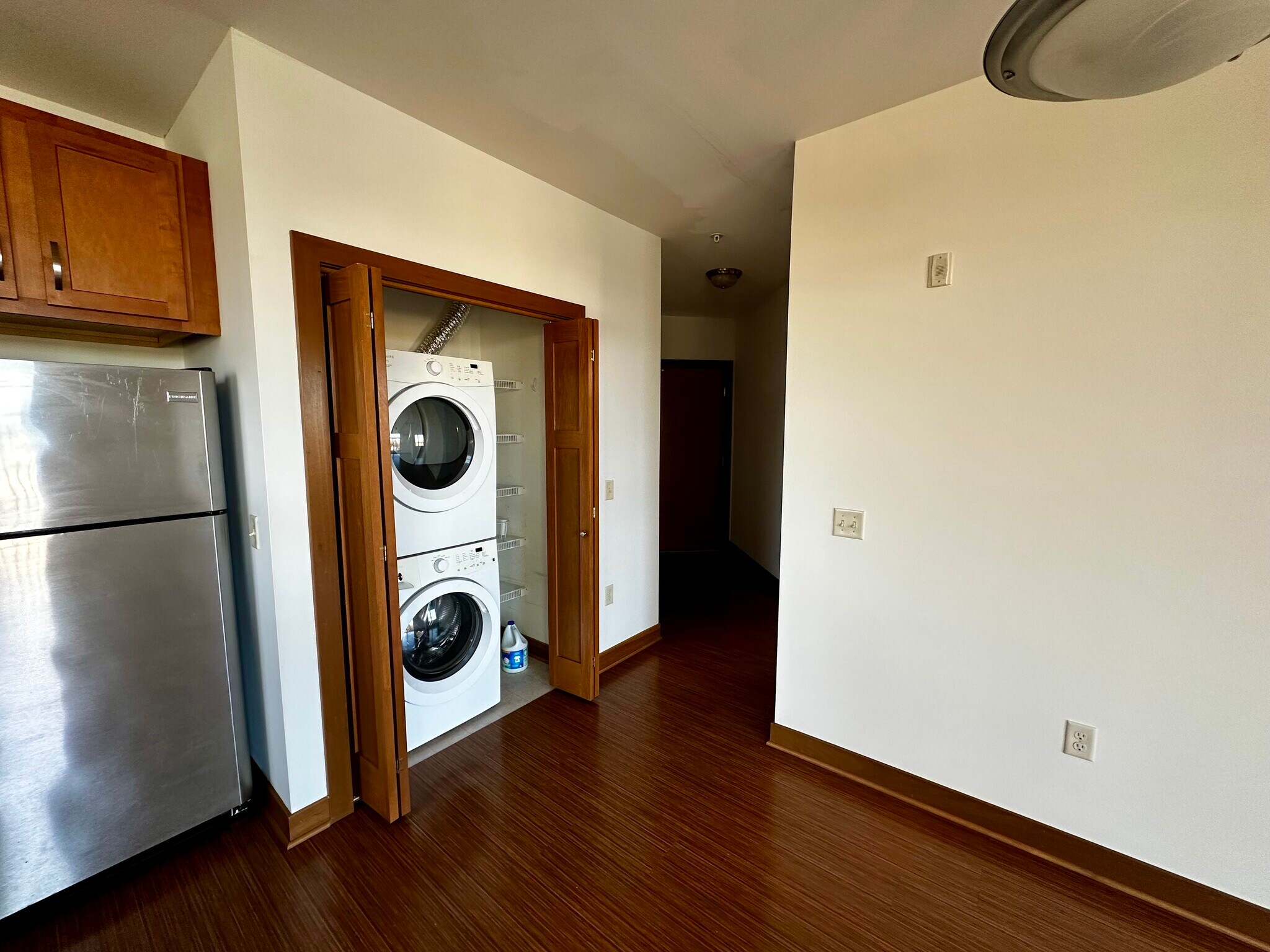 Building Photo - 1917 Monroe St