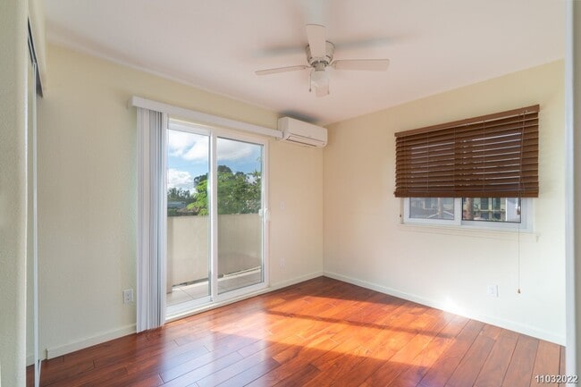 Building Photo - Available Now! Updated 3BR/2BA/2PKG unit i...