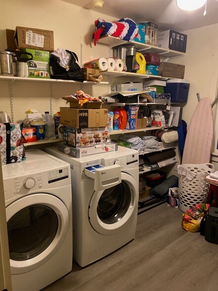 LAUNDRY (minus tenants belongings) - 107 W Owens St