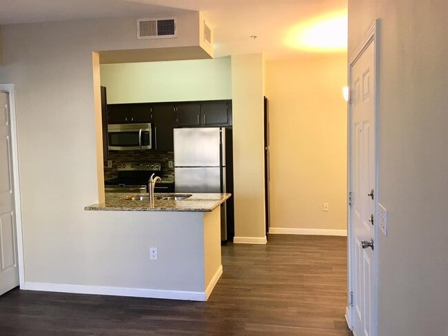 Building Photo - 2320 Gracy Farms Ln