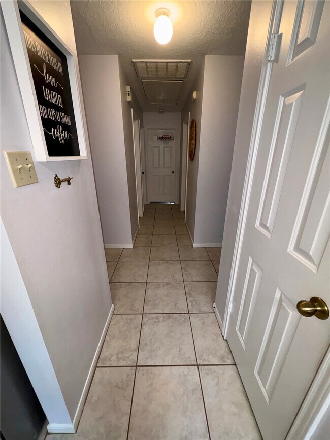 Building Photo - 4325 Spoonbill Dr