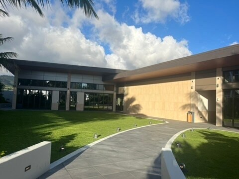 rec deck with real grass - 1500 Rycroft St