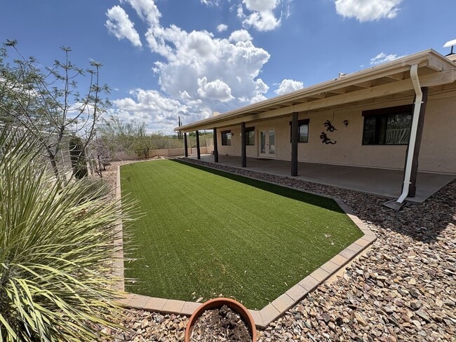 Building Photo - Vail School District Horse property with f...