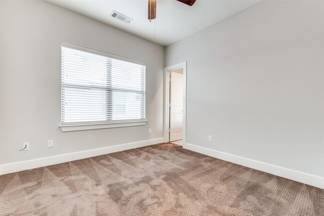 Building Photo - 4323 Dickason Ave