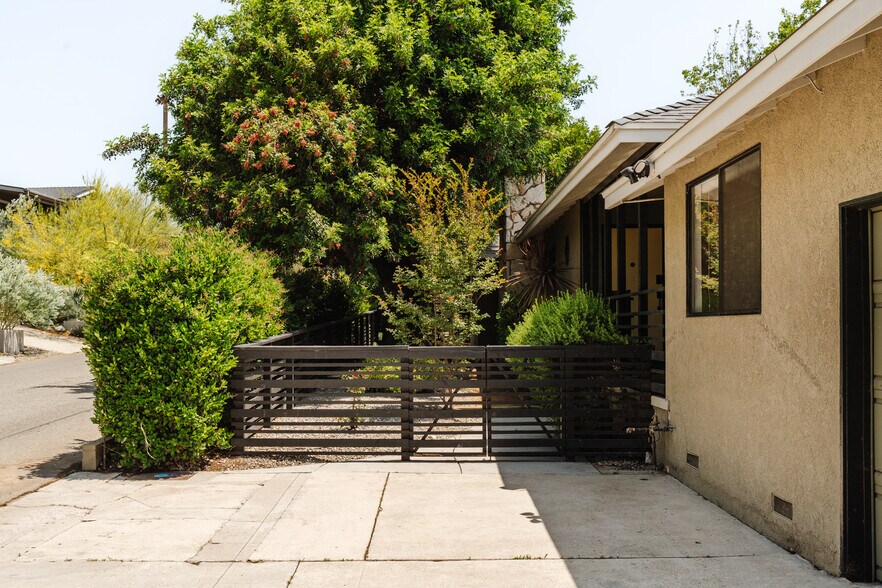 Building Photo - 3551 W Ave 42