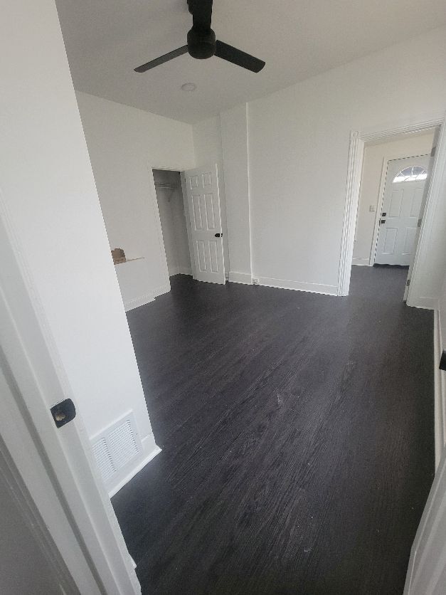 Building Photo - 1649 Dyre St