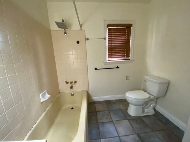 Building Photo - Upcoming Charming 2 Bed, 2Bath home in Kingsburg CA