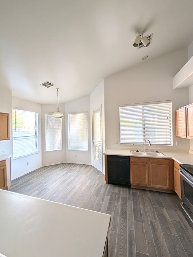Building Photo - AVAILABLE NOW - GREAT CHANDLER LOCATION!!!