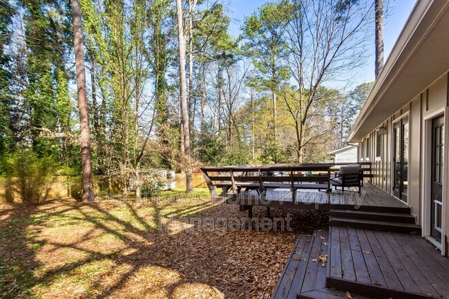 Building Photo - 2883 Fantasy Ln