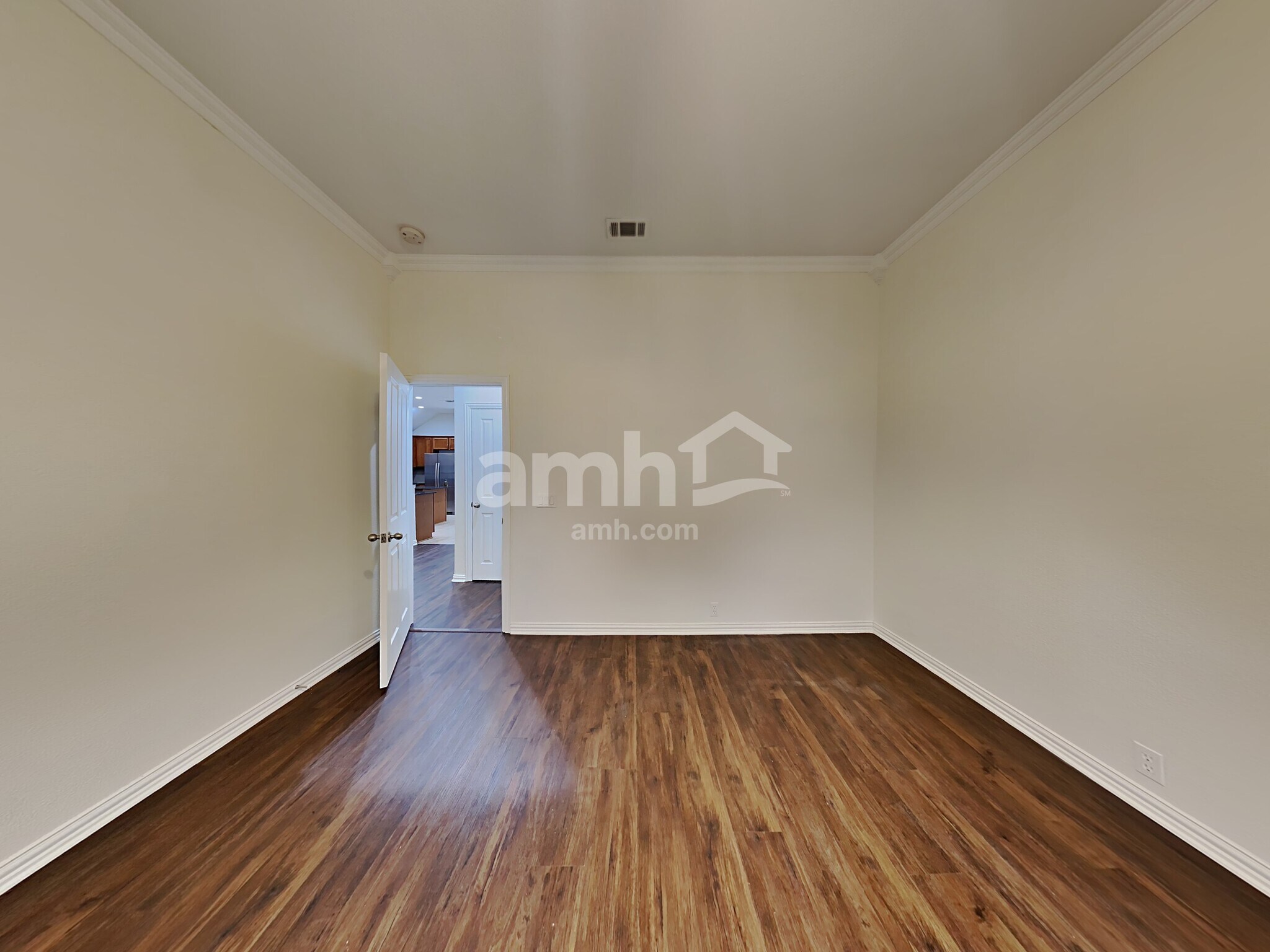 Building Photo - 105 Broken Arrow St
