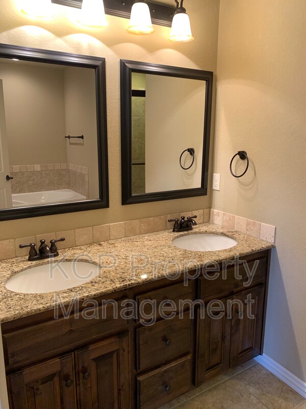 Building Photo - 6105 Red Cedar Cir