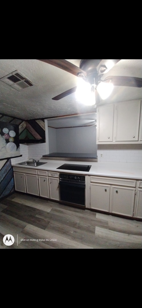 Building Photo - 1bedroom efficiency 1bathroom shared parking