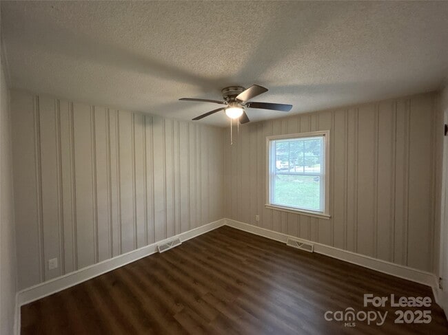 Building Photo - 3847 Whitehall Dr