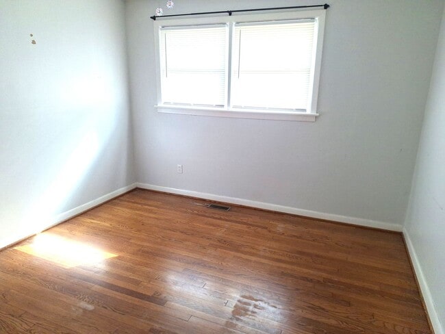 Building Photo - 3 bedroom /2 bathroom- Deer Park Grove