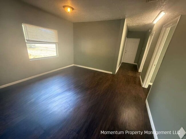 Building Photo - Beautiful Remodeled 4/1 Single Family Home in Lakeland- AVAILABLE FOR IMMEDIATE MOVE IN!!