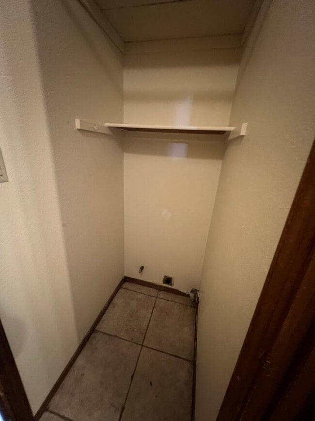 Building Photo - Taylor Ranch 3 Bedrooms 2 Bath 2/CG 1164/sf