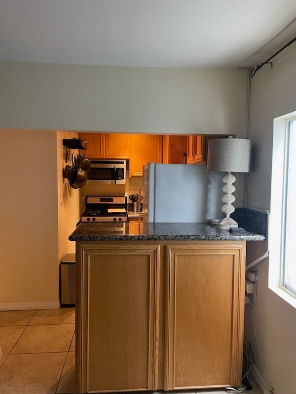 From living room looking towards the kitchen - 204 45th St