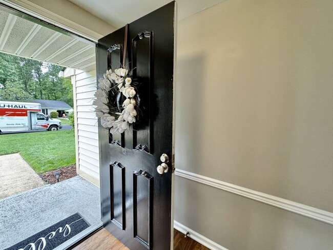 Building Photo - READY 05-15-25!! Ranch Home w/2-Car Garage...