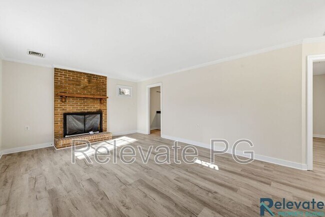 Building Photo - 6805 Lakeshore Dr