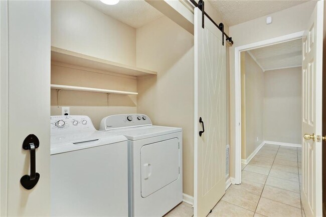 Building Photo - 2949 Torreya Way SE