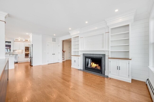 Building Photo - 8 Riverside Rd