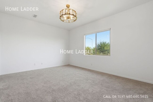 Building Photo - 10812 E Tesla Ave