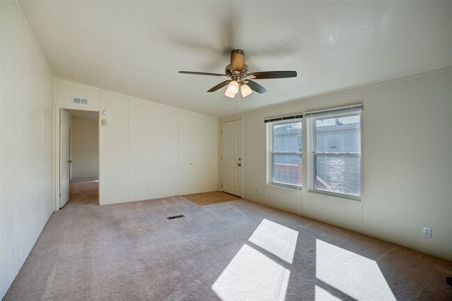 Building Photo - 3 bedroom, 2 bathroom home in 55+ Community of The Villages at Lynx Creek