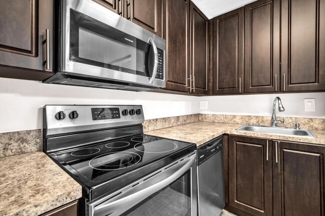 Building Photo - 559 NE 44th St