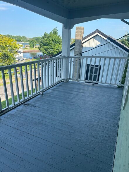 Balcony with River Views - 48 State St