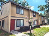 Building Photo - FOR RENT 2 bed 2.5 bath townhome