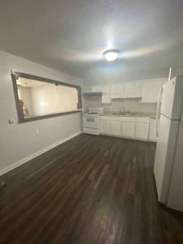 Building Photo - 625 Martha Ave